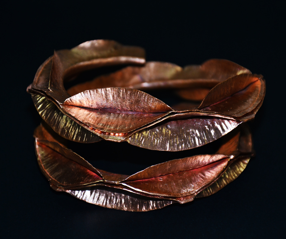 Hendrik Schouten, Santa Cruz, Aruba, “Linear Foldform Bracelet” (10 x 5 cm) Copper pipe, photo by Chris Schouten -- www.foldforming.org