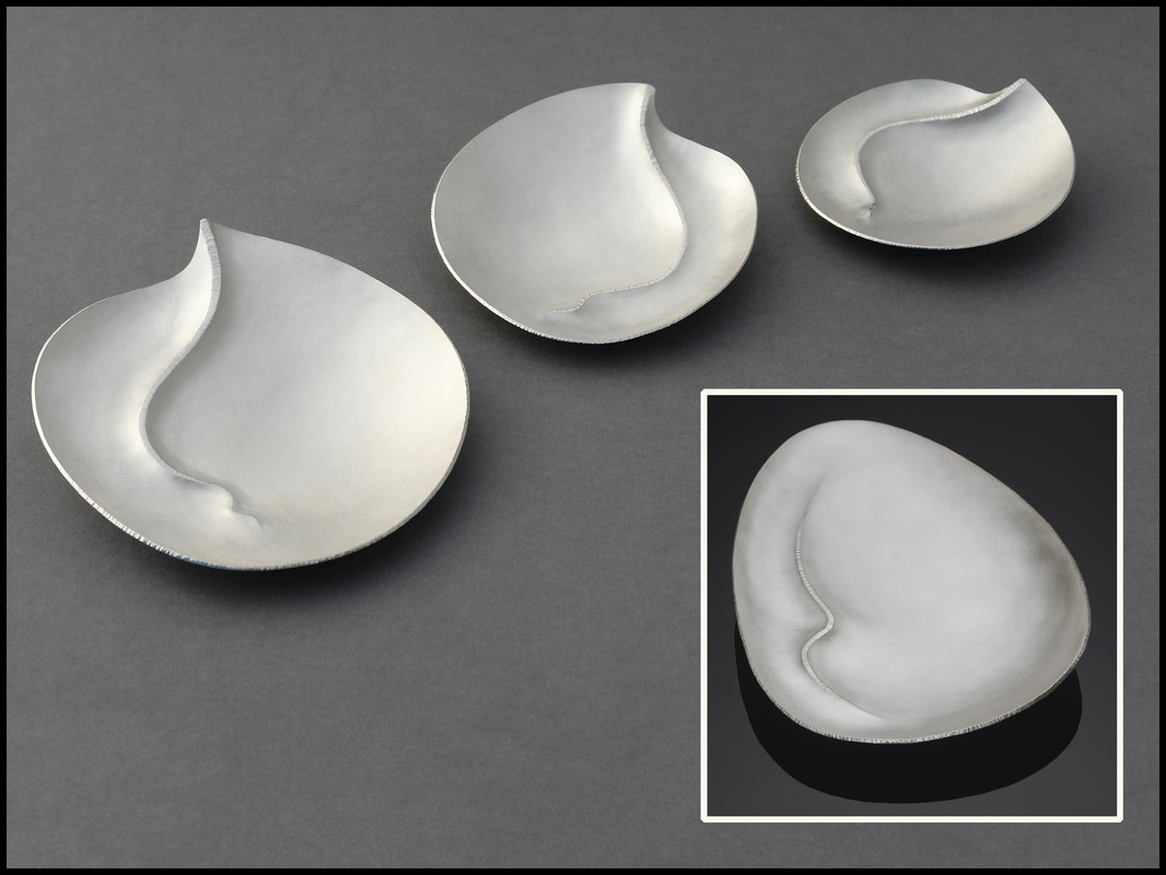 Rauni Higson, Caernarfon, Wales, U.K. “Brushstroke Dish” (30 x 22 cm) (11.8 x 8.7 in) Britannia silver, photo by Sylvain Deleu “Meander Dishes” (13.5 x 12.5 cm, 12 x 11 cm, 10.5 cm) (5.3 x 4.9 in, 4.7 x 4.3, 4.1 in), Britannia silver, www.foldforming.org