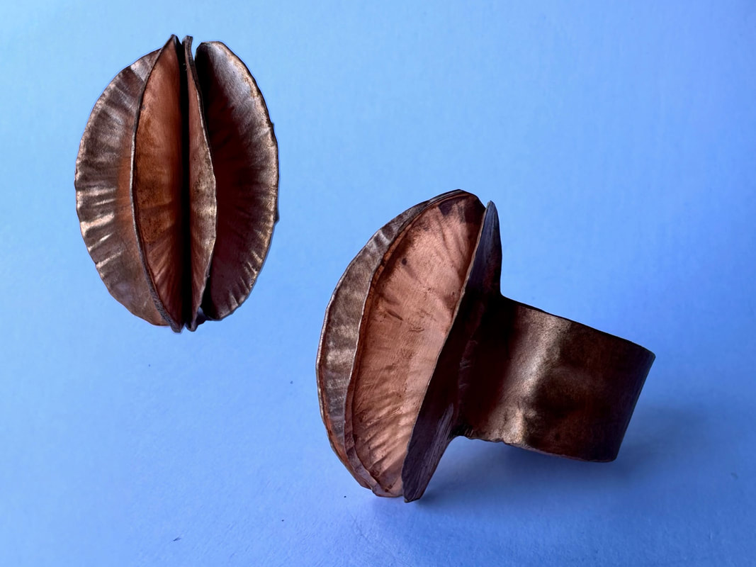 Hendrik Schouten, St. Cruz, Aruba 	“Blaatjesring” Copper Size 8.5 (3.5 x 2.5 x 3.5 cm), photo by Talitha Schouten, www.foldforming.org